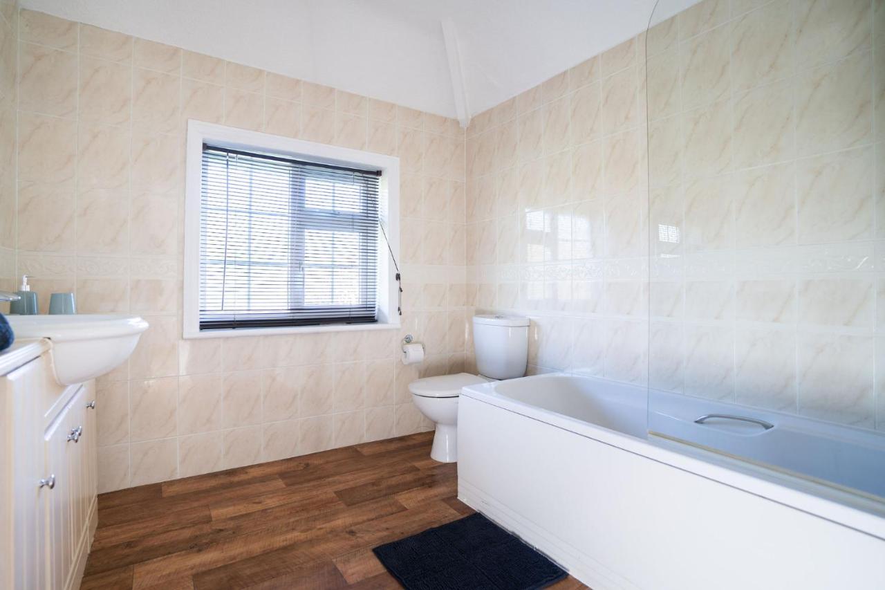 Beautiful Detached Home In Quaint Village Setting ويثيربي المظهر الخارجي الصورة